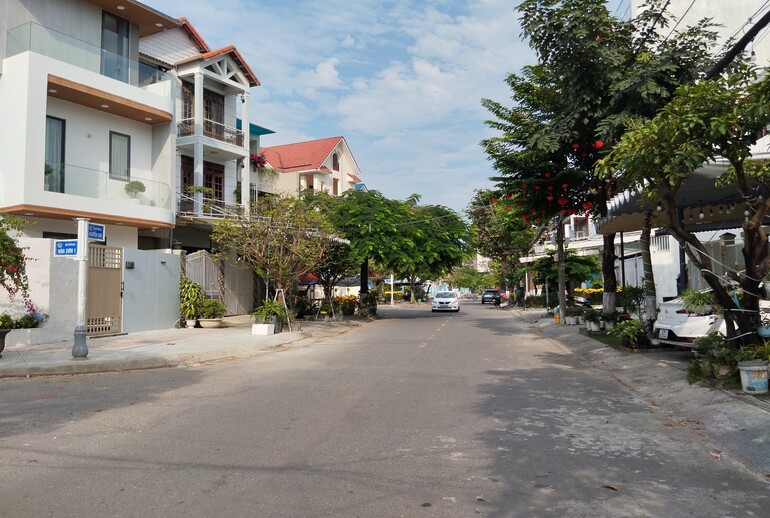 Biệt thự đường Nguyễn Sơn (gần dãy biệt thự VIP Thăng Long)