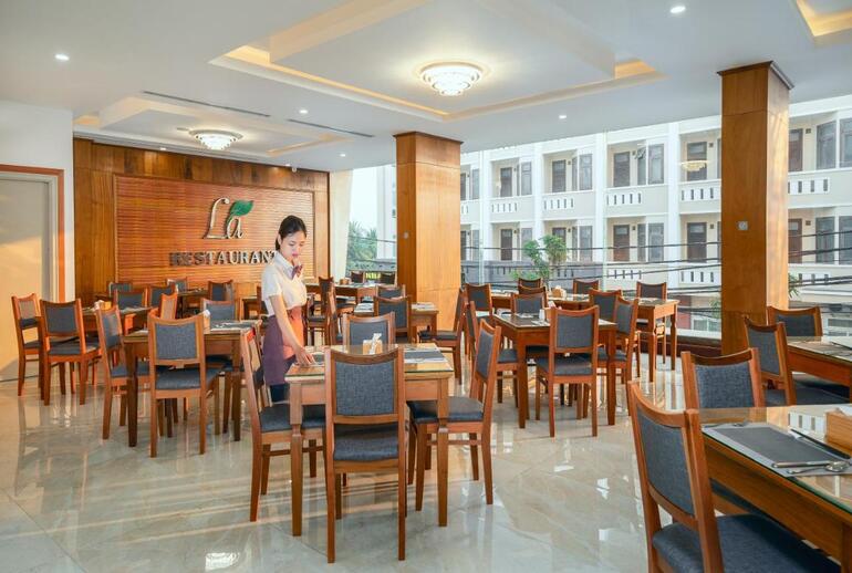 Khách sạn 60 phòng đường Trần Bạch Đằng, Ngũ Hành Sơn (4 sao)